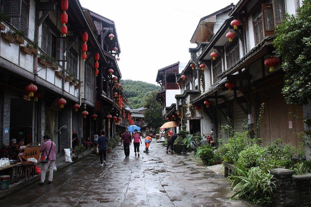 女生买柚子闲置20多天按压冒灰烟，为何会出现这一现象？游戏画面